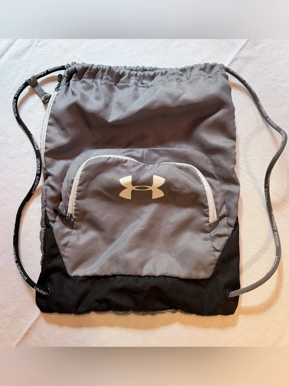Under Armour Sackpack Drawstring Gym Bag 15L Zip Pocket Gray/Black Medium